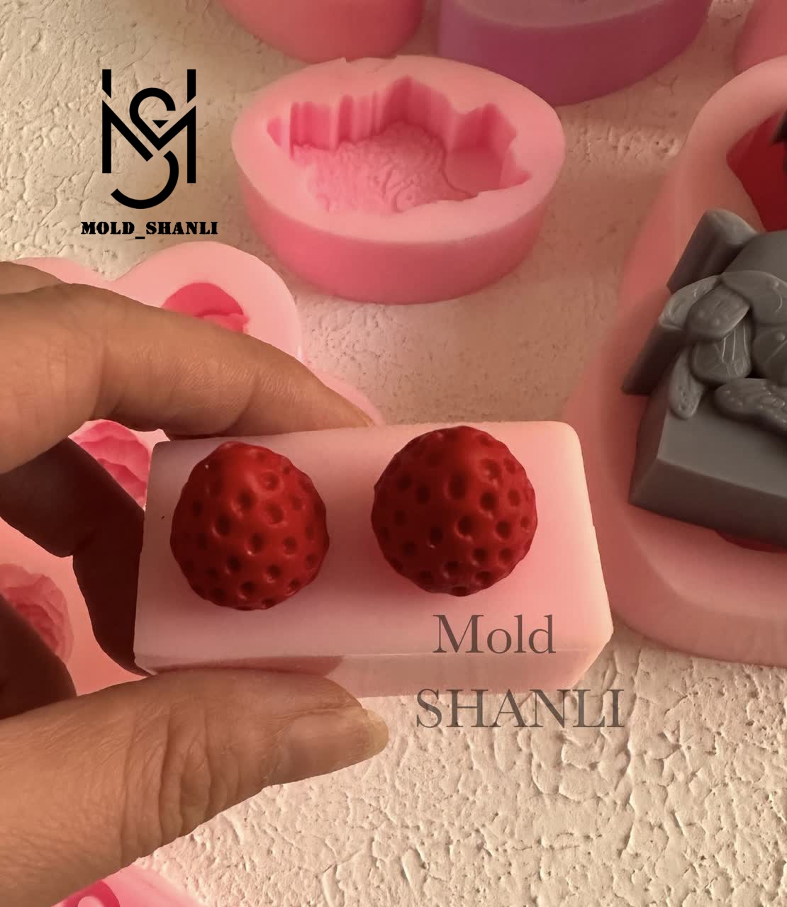 قالب سیلیکونی توت فرنگی برای شمع سازی و رزین