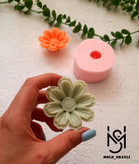 قالب سیلیکونی گل بابونه 8 گلبرگ 6 سانت برای شمع سازی و رزین