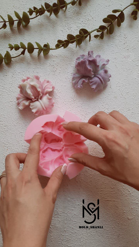 قالب سیلیکونی گل زنبق 8 سانت برای شمع سازی و رزین