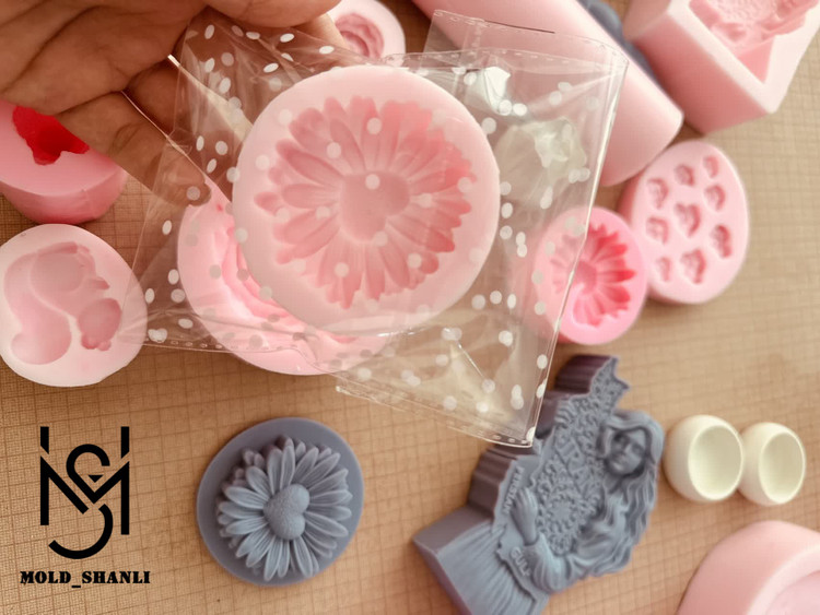 قالب سیلیکونی گل بابونه قلبی برای شمع سازی و رزین